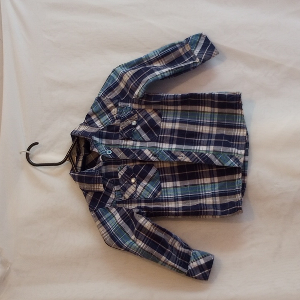 4 boys 3T shirts